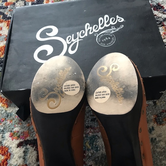 Seychelles cloak and dagger heels - Picture 3 of 5